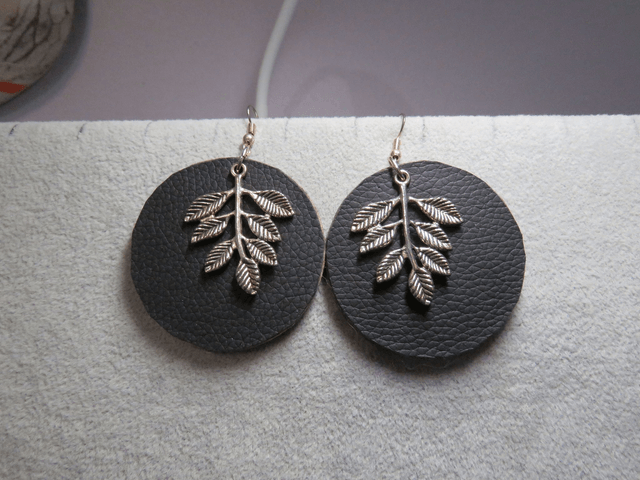 Boucles d'oreilles bois et cuirs 