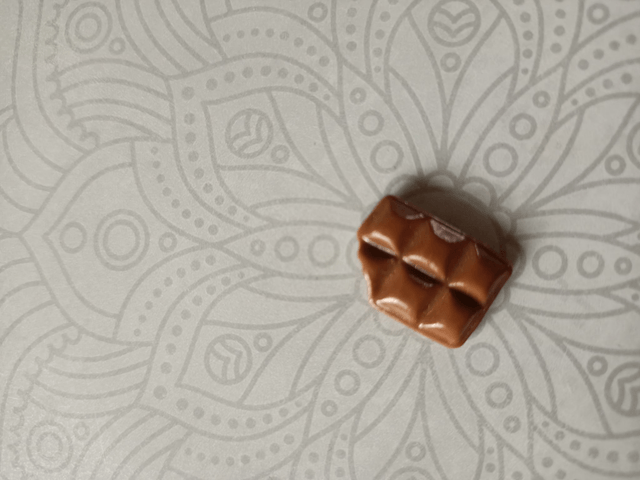 Aimant mini tablette chocolat croqué 