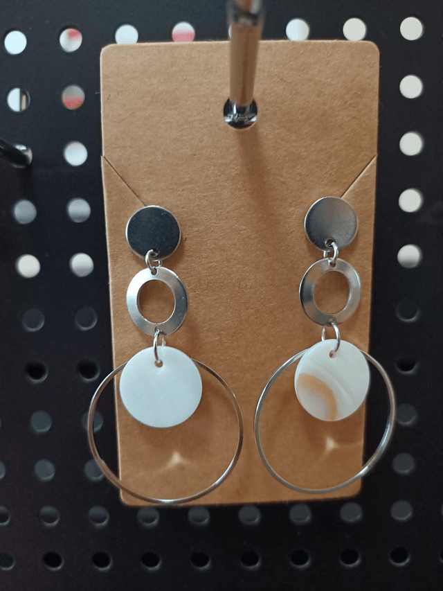 Boucles d'oreilles argentées et nacré 