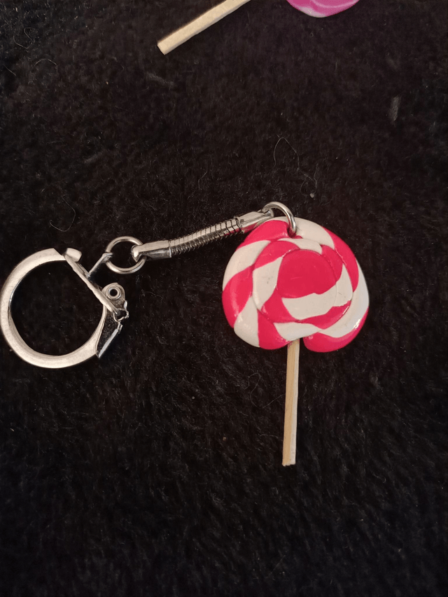 Porte clés SUCETTE ROSE ET BLANCHE 