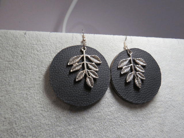 Boucles d'oreilles bois et cuirs 