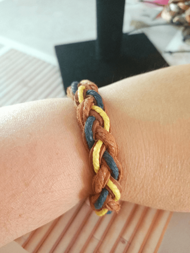 Bracelet cuir et cordons tressé 