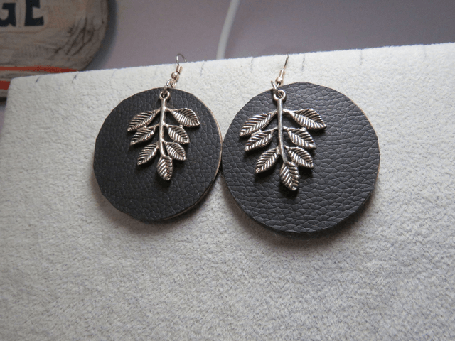 Boucles d'oreilles bois et cuirs 