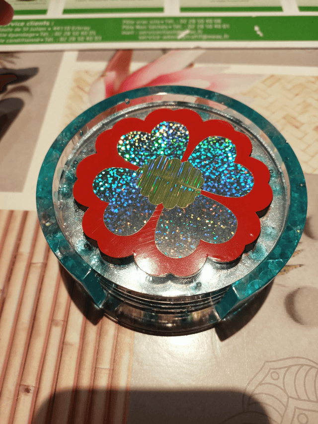 Sous verres et leur boîte de rangement  - Fleur holographique 