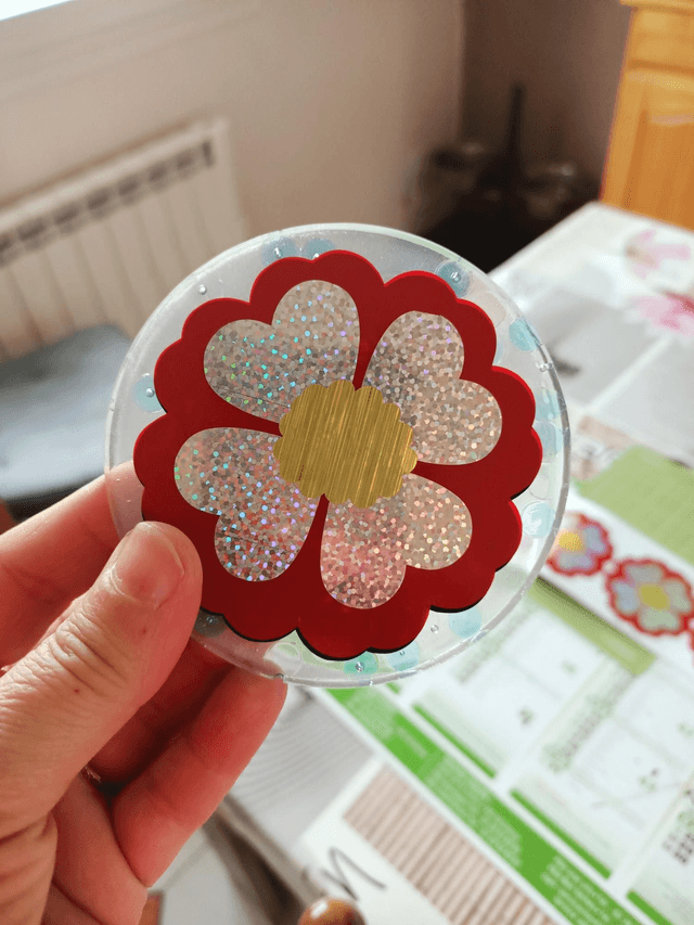 Sous verres et leur boîte de rangement  - Fleur holographique 