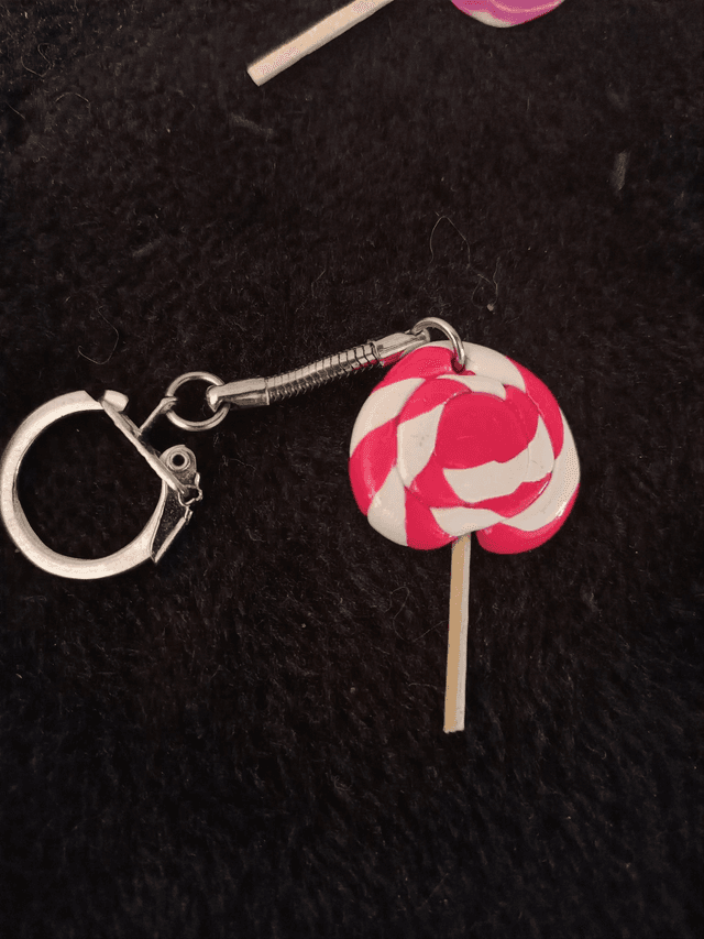 Porte clés SUCETTE ROSE ET BLANCHE 