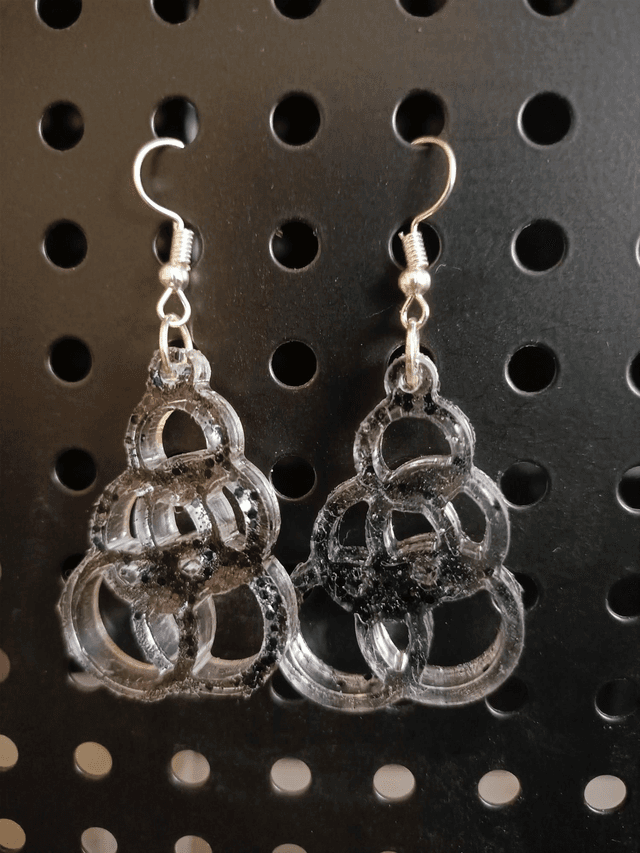 Boucles d&#039;oreilles résine paillettes 