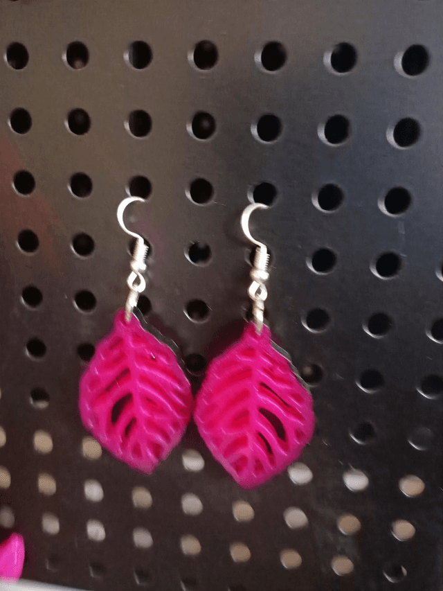 Boucles d&#039;oreilles rose et noire 