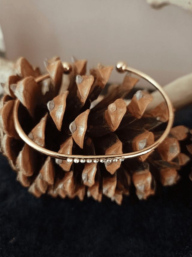 Bracelet doré et strass 
